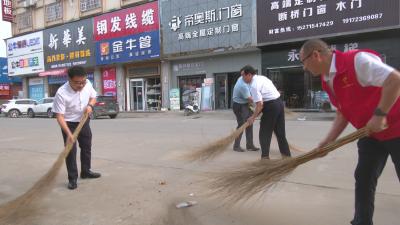视频︱胡安元参加“万人洁城”活动