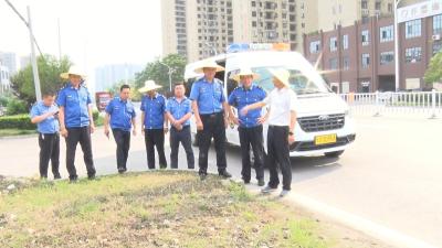 视频︱县城管执法局整治李时珍大道沿线环境