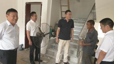 视频︱鲍晨辉到青石镇开展实践活动