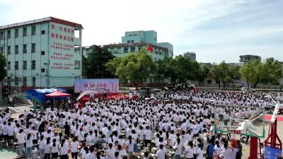 视频︱​县实验中学举办2022届毕业典礼