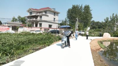 视频︱县公安局：硬化一条路 温暖群众心