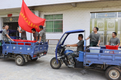 向桥乡民兵应急分队送水进村“润”了民心