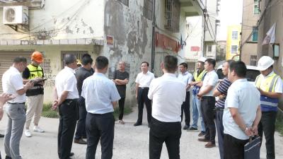 视频︱陈青调研教师公寓小区改造工作