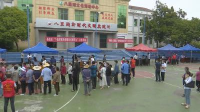 县医院健康义诊走进八里湖