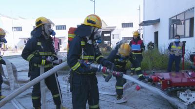 视频︱黄冈市蕲艾产业园火灾事故处置跨区域实战拉动演练在蕲春举行