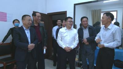 视频︱胡安元到县老年大学调研