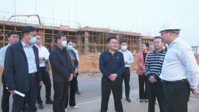 视频︱胡安元到企业宣讲党的二十大精神 调研重点项目建设   检查交通卡口疫情防控工作