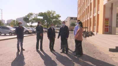 视频︱潘国林来蕲检查校园疫情防控和安全工作
