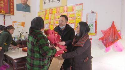 视频︱县委宣传部 县文明办走访慰问道德模范 蕲春好人