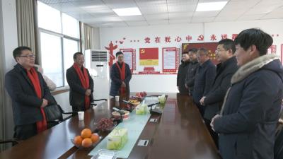 视频︱胡安元看望慰问坚守一线值班人员和不停工企业员工