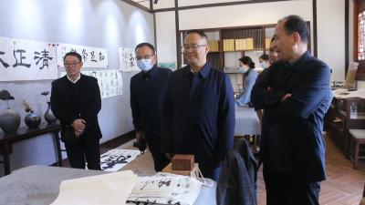 视频︱翰墨飘香送祝福 传统技艺迎“三八”