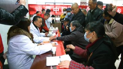 视频︱武汉好人圈志愿服务协会走进蕲春学雷锋