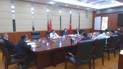视频︱胡安元听取打造全国中药材交易中心工作汇报