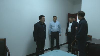 视频︱胡安元到县应急管理局检查督导值班值守工作