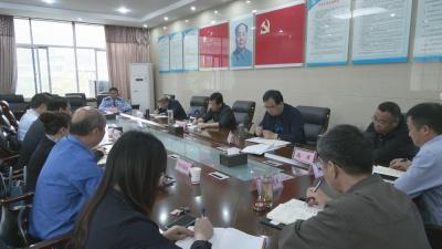 视频︱桂勇军主持召开蕲春大道西段示范路段创建工作碰头会