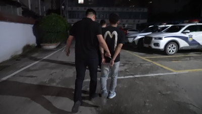 视频︱自投罗网！2男子毒驾撞警车