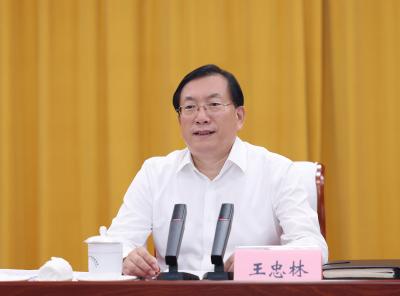 王忠林到省发改委讲授主题教育专题党课