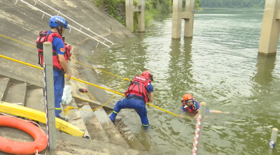 视频︱张榜镇开展未成年人防溺水救援演练