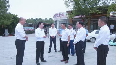 视频｜胡安元调研节日期间服务业运行 道路交通安全和未成年人保护工作