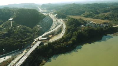 视频｜政协提案让下蕲线复线高效施工