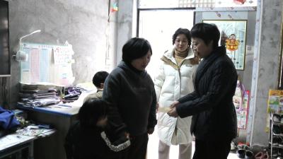 视频｜程桂君到漕河镇和企业走访慰问