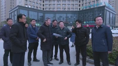 视频｜胡安元到畔山华府小区下访