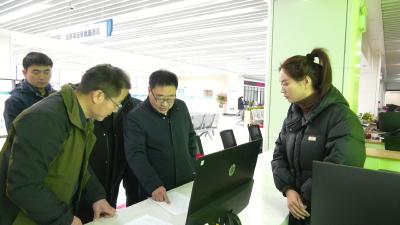 视频｜胡安元调研“艾之家”综合服务窗口建设