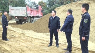 视频｜蕲春水政查封违规砂石400多吨