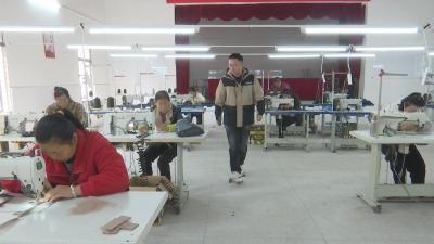 视频｜狮子镇於冲村：群众家门口就业 挣钱顾家“两不误”