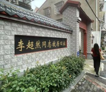宜昌这所学校的操场上，有一座纪念碑……