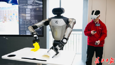 手把手教叠衣服擦桌子，机器人在武汉上“职校”