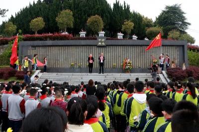 清明祭英烈，共铸中华魂——黄梅三小、岳飞小学联合开展清明祭扫活动  