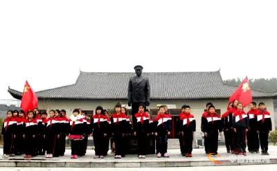 孝昌百名师生赴刘震纪念馆祭拜开国元勋