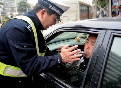 3名孝昌司机因酒驾罚款2000元，扣除12分！