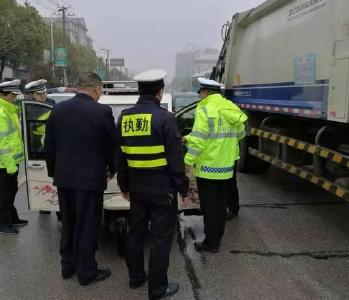 孝昌交警开展交通秩序整治行动  暂扣22台违法营运车辆！