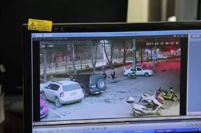 孝昌一男子车门未锁好，8万元现金不翼而飞……