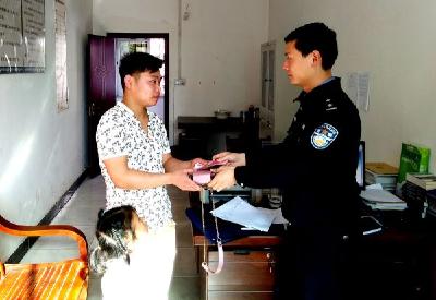 责任心筑起连心桥 民警隔空对话鄂豫两地为粗心女找回钱包
