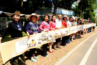 孝昌71岁乡村老人到孝感举办个人画展