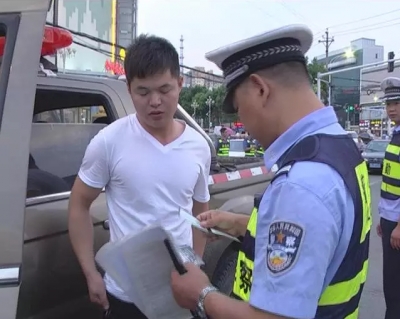 我县开展打击酒驾、非法营运专项整治行动