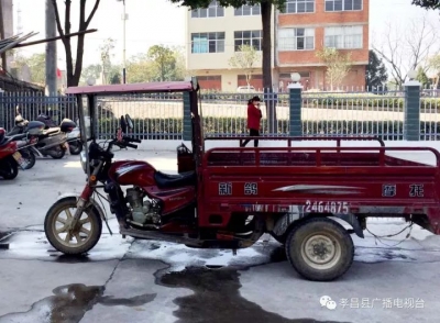 开车可不能任性啦！孝昌男子酒后无证驾驶无牌三轮摩托车，孝昌交警依法查处行政拘留！