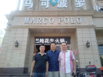 孝昌餐厅老板拾金不昧，寻回千元钱包归还失主