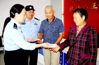 六旬老人在孝昌县一医院遗失现金1.76万元，澴城所民警帮其找回！