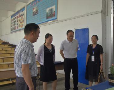 县领导检查我县中考考生食宿安全 