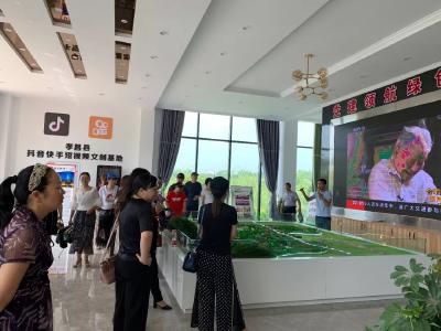 情系周巷 廉政奉献 助力脱贫