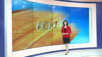 －－小河镇启动集镇道路刷黑工程