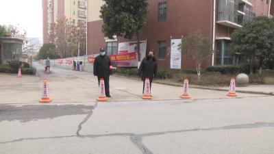 防控新冠肺炎  小区全力进行消杀预防工作