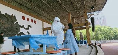 孝昌一中第一批教职工进行新冠肺炎核酸检测取样！