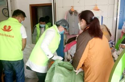 孝昌丨点赞！孝昌爱心人士向留守儿童捐赠价值10万余元的童装！