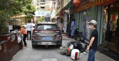 孝昌 | “酒司机”倒车碰上男子未戴头盔驾驶无号牌摩托车，结果……