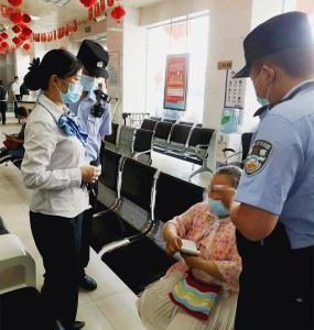 孝昌一妇女坚持要给骗子汇款，警银联手苦劝止损！